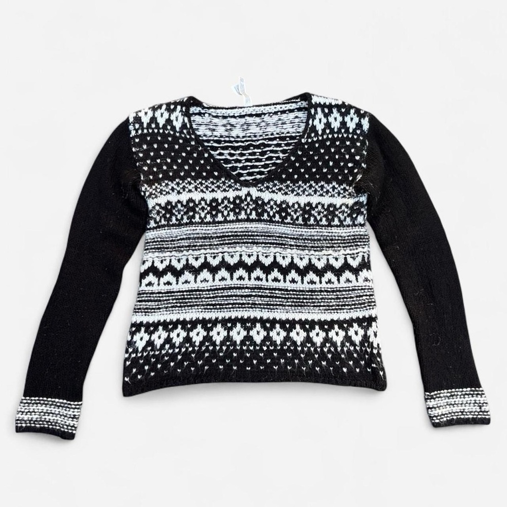 Aeropostale Black and White V-Neck Sweater